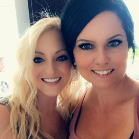 Meet your Posher, Tiffany Rose 🌹 - Picture 4 of 4